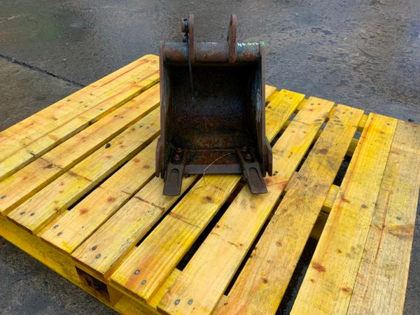 *** 12" JCB DIGGING BUCKET.....25mm...........#46 235353329