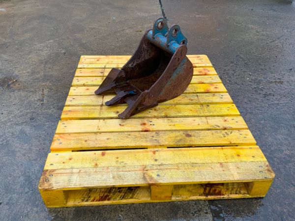 *** 12" MINI DIGGER BUCKET.........30mm PINS *** 235390405