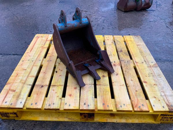 *** 12" MINI DIGGER BUCKET.........30mm PINS *** 235390406