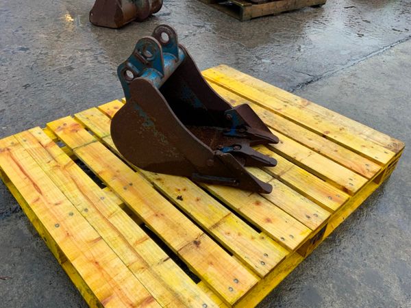 *** 12" MINI DIGGER BUCKET.........30mm PINS *** 235390407