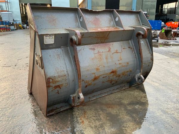 67" MN FRONT BUCKET.....WHEELED LOADER....1372 235606398
