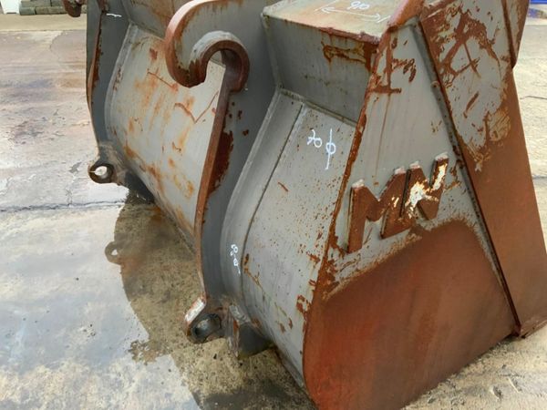 67" MN FRONT BUCKET.....WHEELED LOADER....1372 235606392