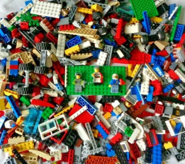 LEGO 1Kg Bundle Approx 700 Used Mixed Pieces Parts