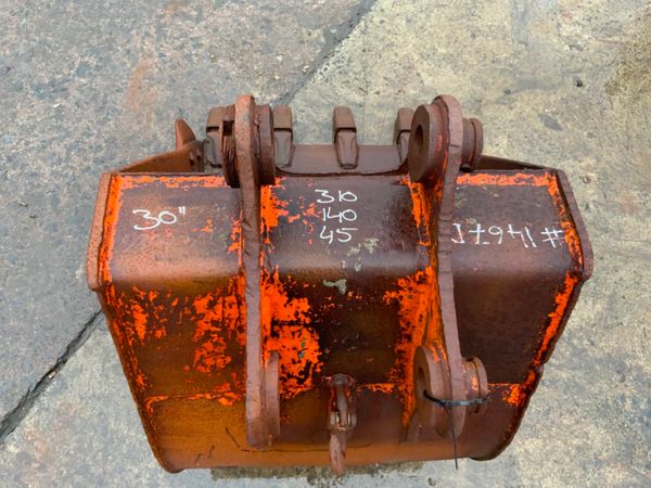 30"  DIGGING BUCKET......45mm PINS.......#.1476 235722293