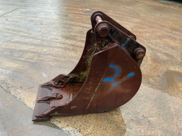 18" JCB DIGGING BUCKET .......45mm PINS.......#11 235731045