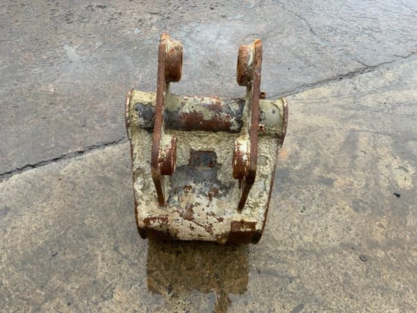 *** 18" DIGGING BUCKET....45mm PINS 235732843