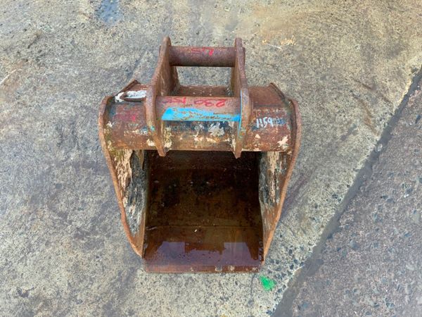 18" BMC DIGGING BUCKET.....45mm PINS......1159 237768875