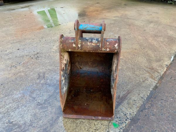 18" BMC DIGGING BUCKET.....45mm PINS......1159 237768876
