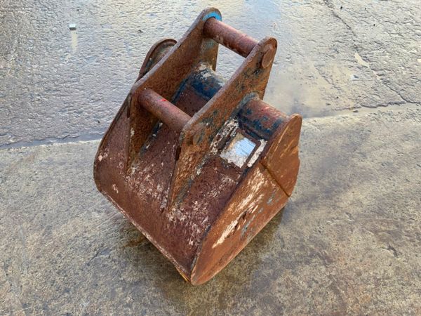 18" BMC DIGGING BUCKET.....45mm PINS......1159 237768879