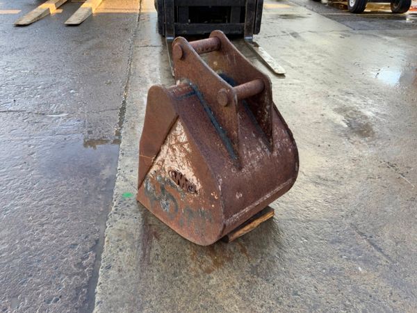 18" BMC DIGGING BUCKET.....45mm PINS......1159 237768872