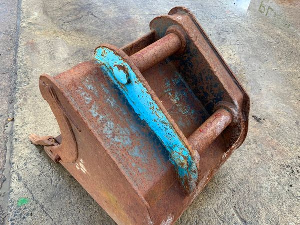 24" DIGGING BUCKET.......60mm PINS.....1222 237790474