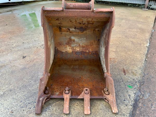 24" DIGGING BUCKET.......60mm PINS.....1222 237790475