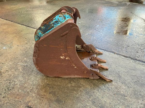 24" DIGGING BUCKET.......60mm PINS.....1222 237790479