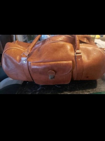 Strong cow leather weekender bag