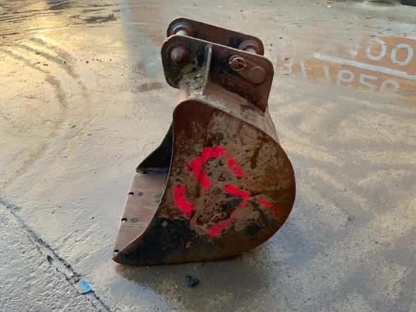*** 24" DIGGING BUCKET.....45mm PINS......1155 239523651