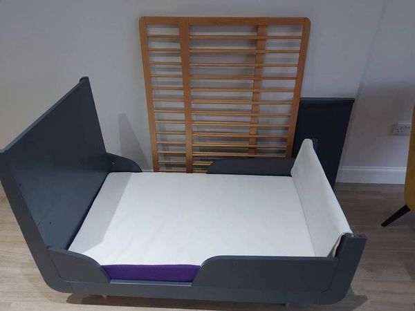 Snuzcot Scandi Cot with toddler bed conversion kit