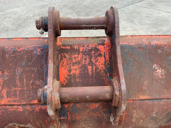 *** 72" GRADING BUCKET....80m PINS *** 230977150