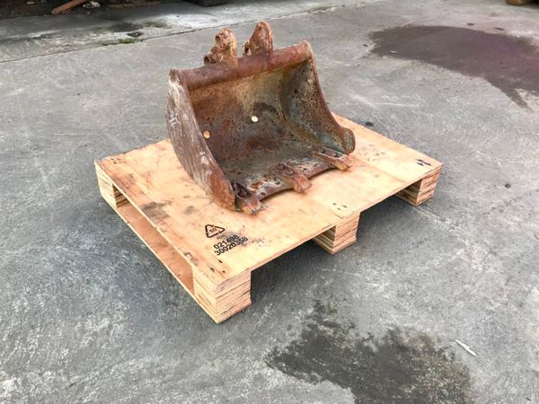 *** 18" MINI DIGGER BUCKET.....25mm PINS....4533/9 231980279