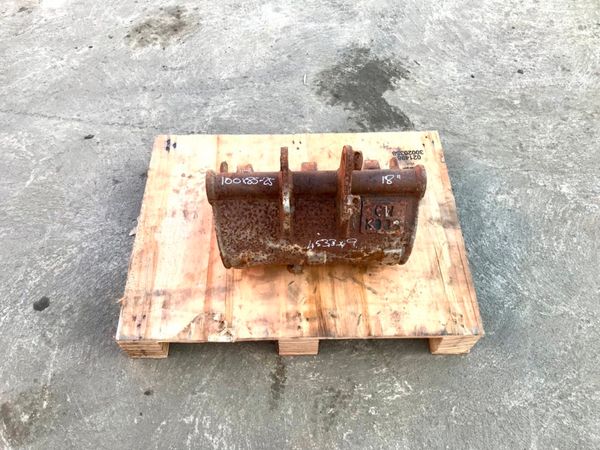 *** 18" MINI DIGGER BUCKET.....25mm PINS....4533/9 231980282