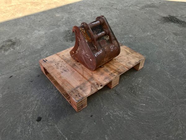 ** 12" MINI DIGGER BUCKET......25mm PINS.... 4533 232137489