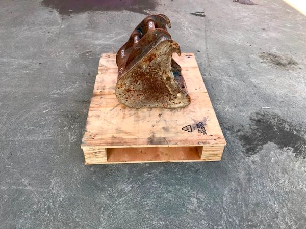 ** 12" MINI DIGGER BUCKET......25mm PINS.... 4533 232137494