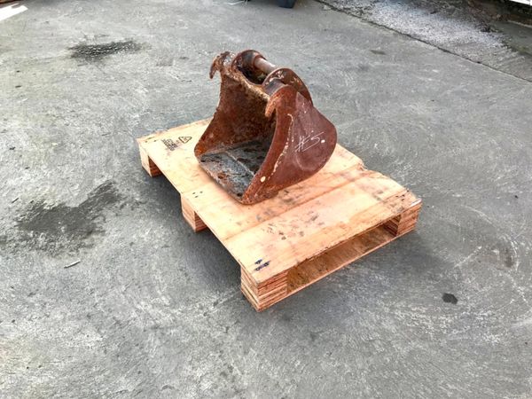 ** 12" MINI DIGGER BUCKET......25mm PINS.... 4533 232137491