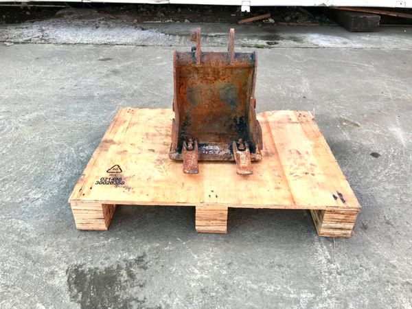 12" TOOTHED MINI DIGGER BUCKET...25mm PINS 232140886