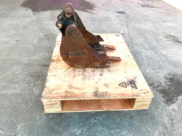 12" TOOTHED MINI DIGGER BUCKET...25mm PINS 232140887