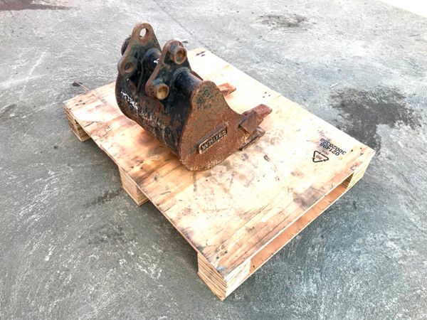 12" TOOTHED MINI DIGGER BUCKET...25mm PINS 232140888