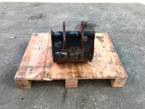 12" TOOTHED MINI DIGGER BUCKET...25mm PINS 232140889