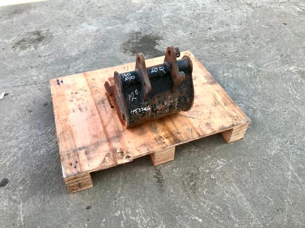 12" TOOTHED MINI DIGGER BUCKET...25mm PINS 232140883