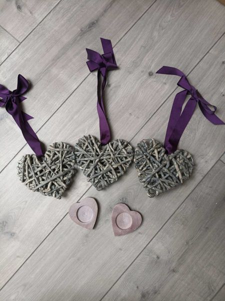Purple heart decorations and tealight holders
