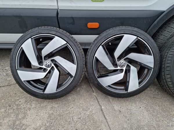 VW Golf Alloy wheel plus tyres