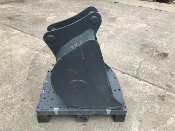 *** 24"  DIGGING BUCKET ......45mm PINS.....10H * 244109276