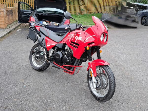 Triumph  tiger 900