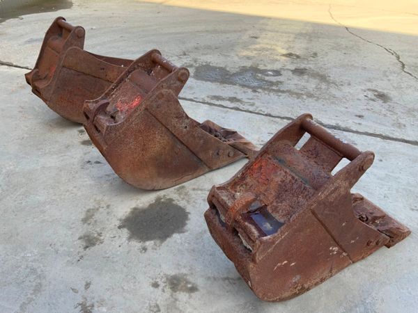 *** 12"  DIGGING BUCKETS x 3....QUICK HITCH *** 249132567