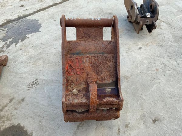 *** 12"  DIGGING BUCKETS x 3....QUICK HITCH *** 249132568