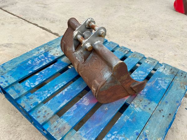 *** 24" MINI DIGGER BUCKET.......,,,,30mm PINS *** 249180899