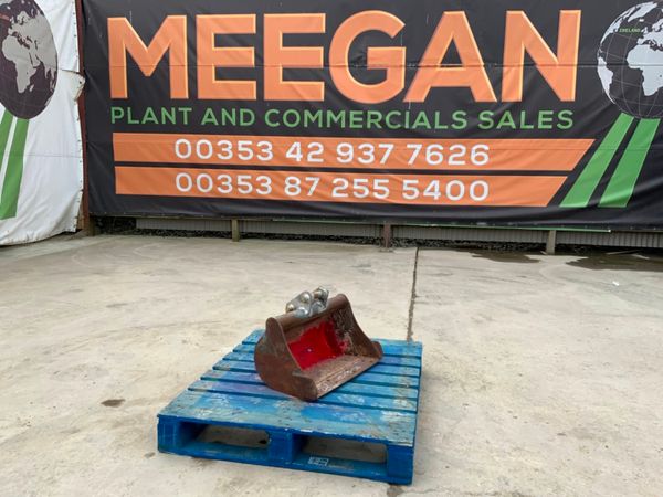 *** 24" MINI DIGGER BUCKET.......,,,,30mm PINS *** 249180900