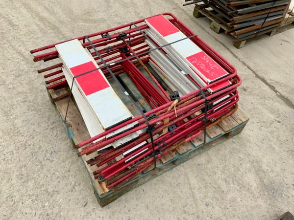 MANHOLE SAFETY BARRIERS..31 x 42 249280574