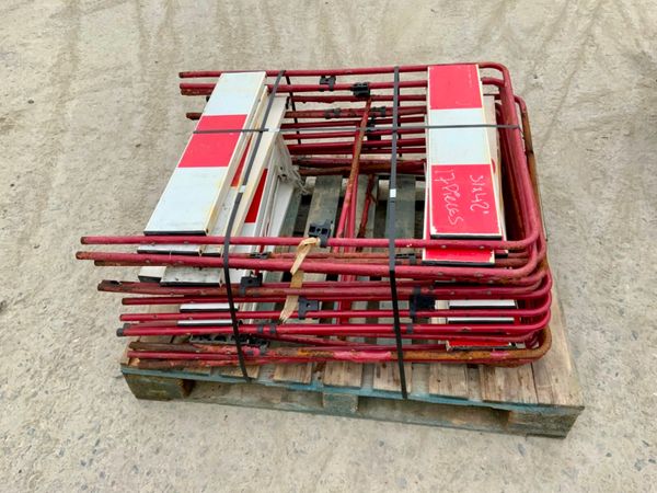 MANHOLE SAFETY BARRIERS..31 x 42 249280572