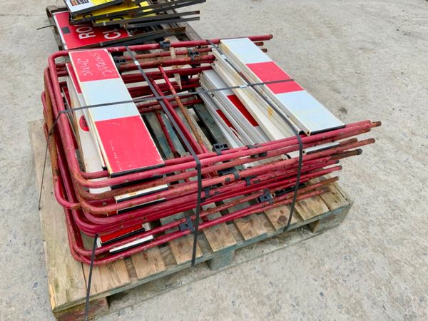 MANHOLE SAFETY BARRIERS..31 x 42 249280573
