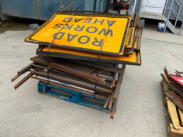 FOLDING FRAME ROAD WORK SIGNS. 249283680