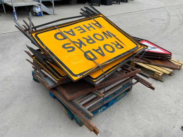 FOLDING FRAME ROAD WORK SIGNS. 249283681