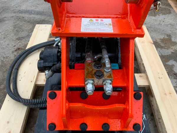 BLK WACKER / COMPACTION PLATE......45MM PINS 240307338