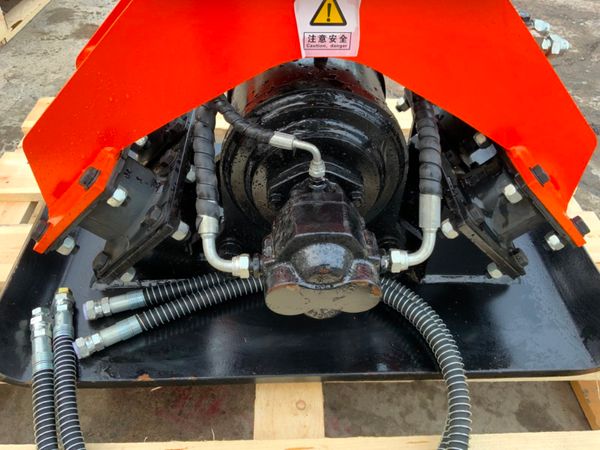 BLK WACKER / COMPACTION PLATE......45MM PINS 240307340