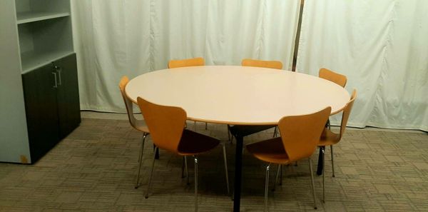 Large round table folding legs