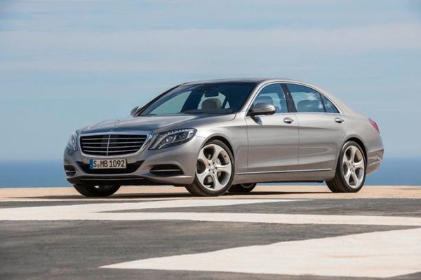 Mercedes S Class Genuine Alloy wheels with tyres.