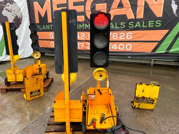 ** TTS ROAD TRAFFIC LIGHTS 12 VOLT ** 243208297