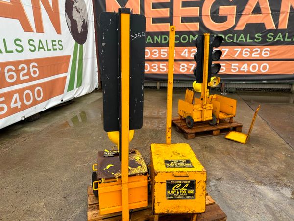 ** TTS ROAD TRAFFIC LIGHTS 12 VOLT ** 243208293